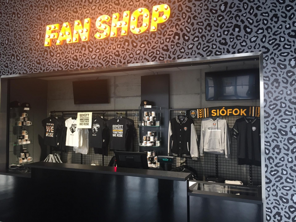 Szurkolói shop nyitvatartás az ünnepek előtt