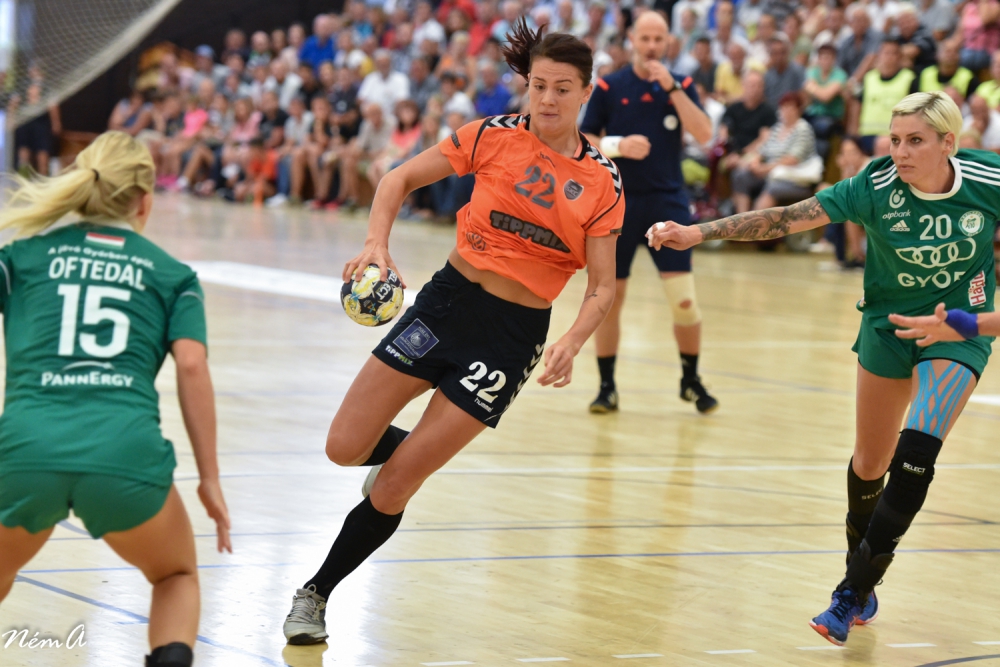 Gabriela Perianu out for the season after suffering knee injury against Dunaújváros