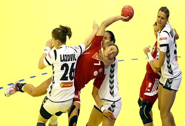 EB 2012 - Talpra állás után vereség Montenegró ellen
